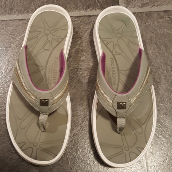 new balance rock and tone flip flops